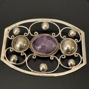Elegant Silver Brooch with Purple Gemstone